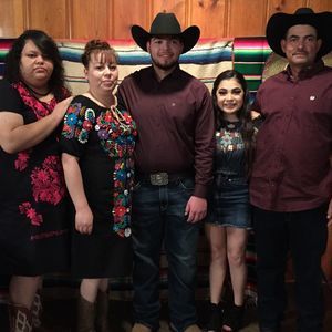 Meet your Posher, Elia